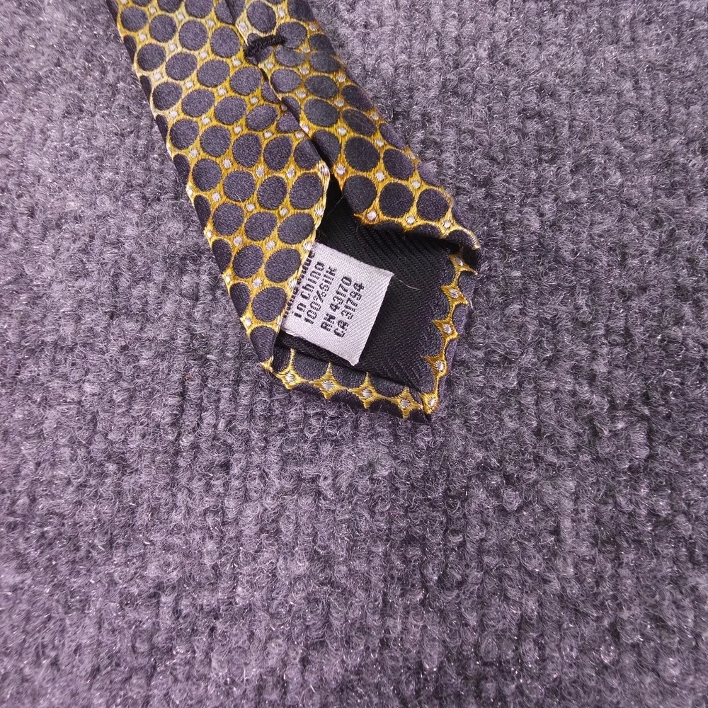 Geoffrey Beene this item